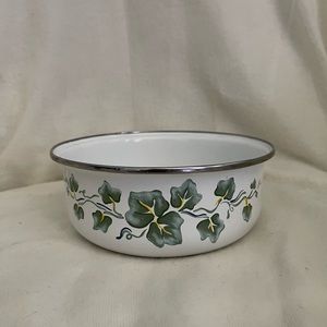 Vintage ivy designed baking tin with spatula